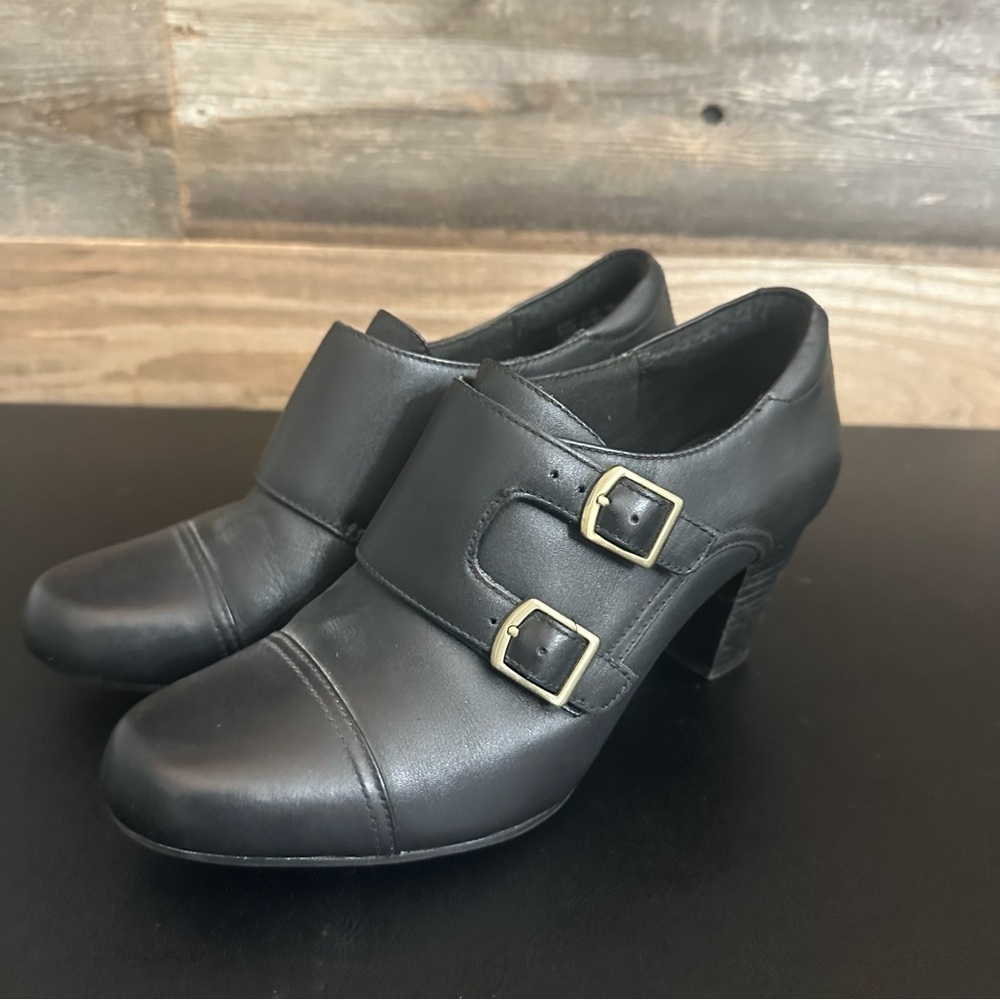 Clark’s Bendables Sapphire Womens 7.5M Black Leather Double Monk Strap Heels